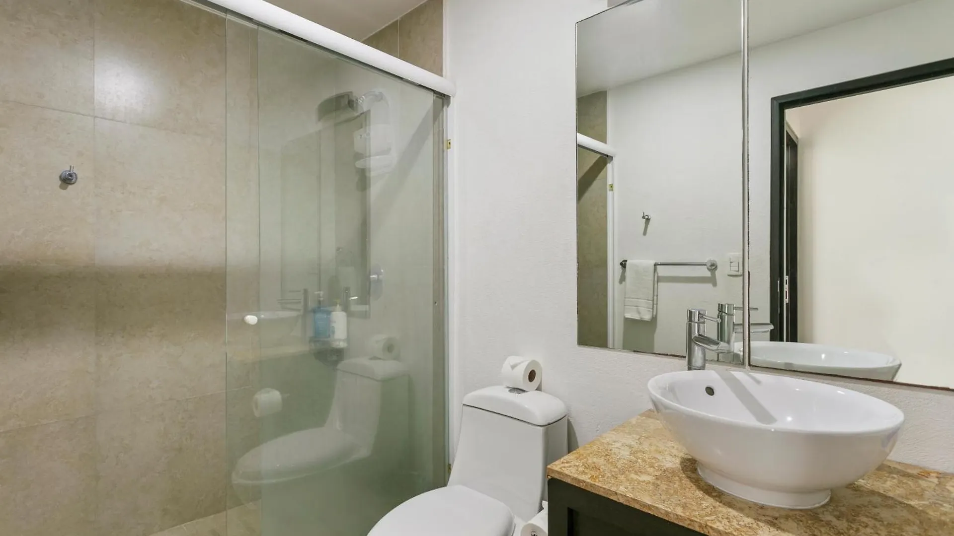 Spacious 3Bd Apartment With Pool & Beach In Cancun