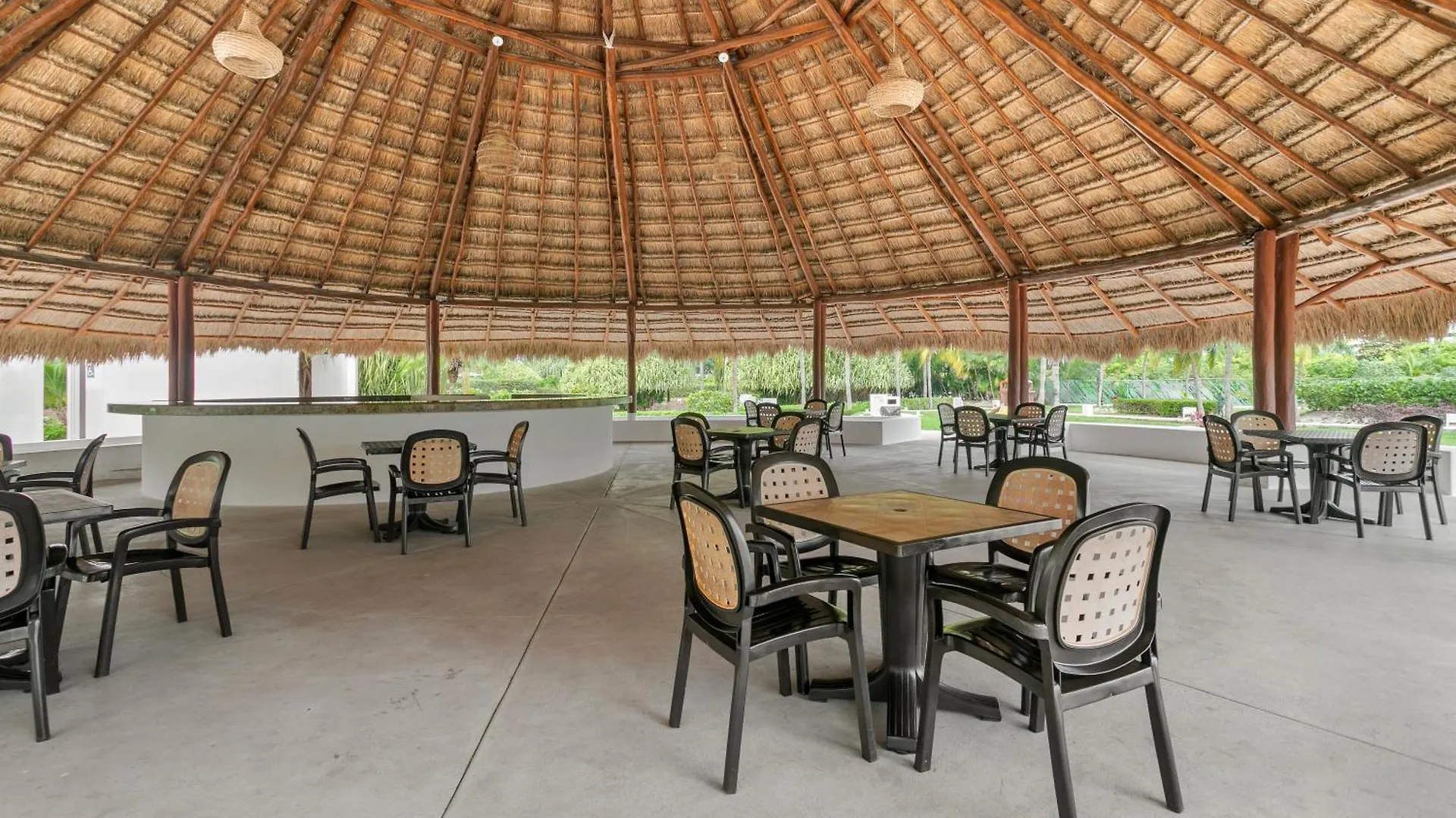 Spacious 3Bd Apartment With Pool & Beach In Cancun Mexico